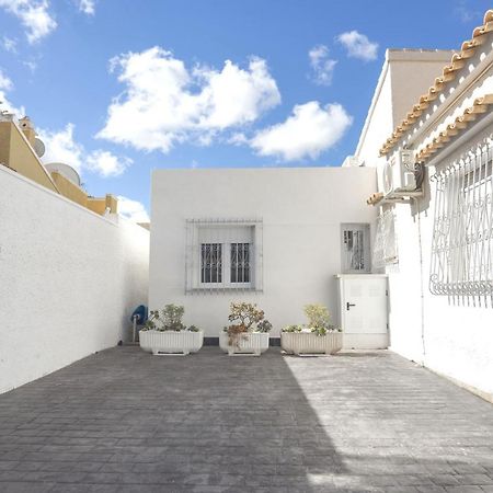 Modern Detached 4 Bed 3 Bath Villa With Private Pool Close To All Amenities Villamartin  Exterior photo