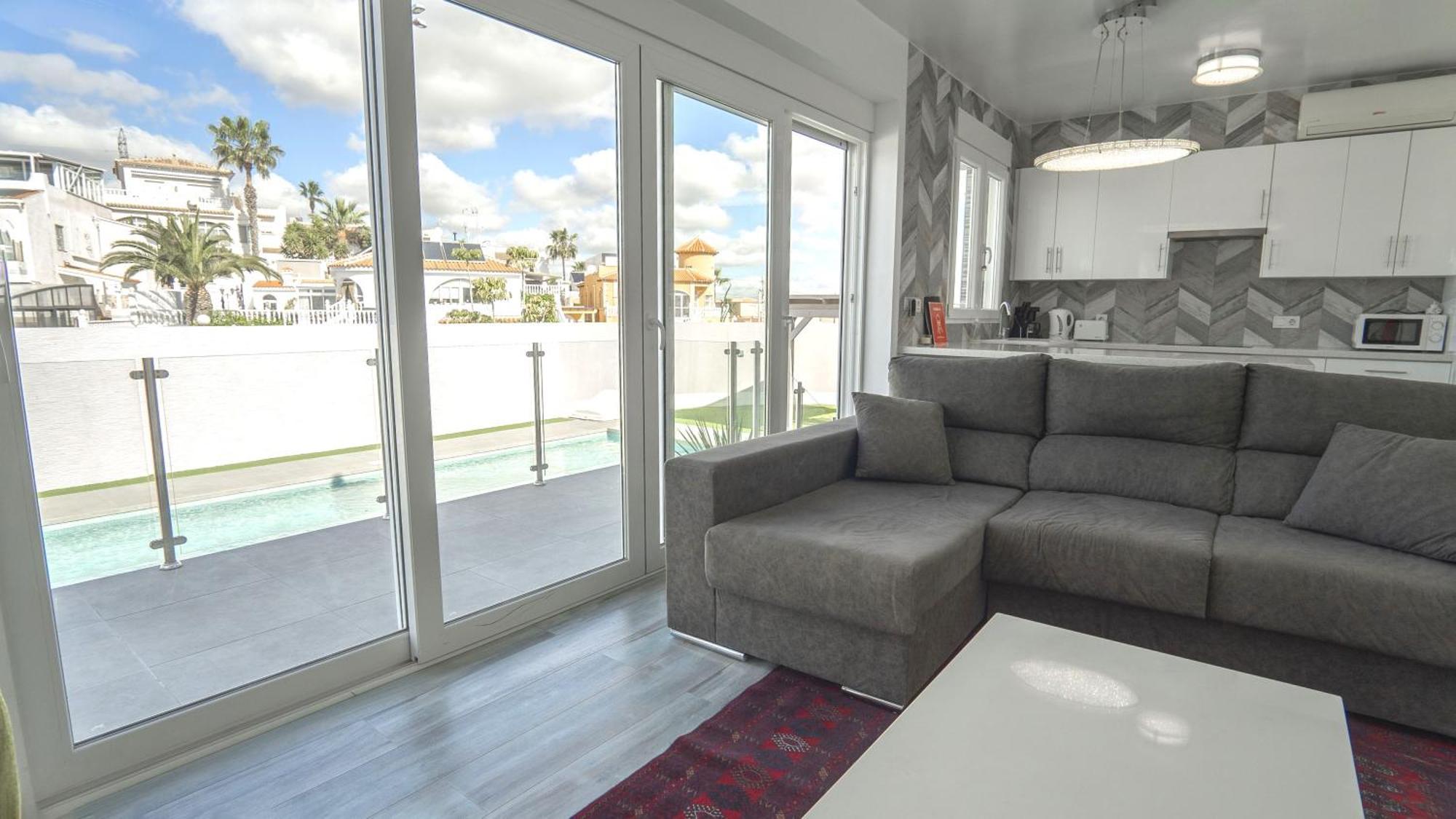 Modern Detached 4 Bed 3 Bath Villa With Private Pool Close To All Amenities Villamartin  Exterior photo