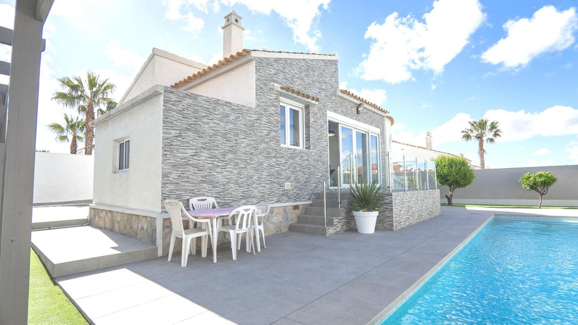 Modern Detached 4 Bed 3 Bath Villa With Private Pool Close To All Amenities Villamartin  Exterior photo