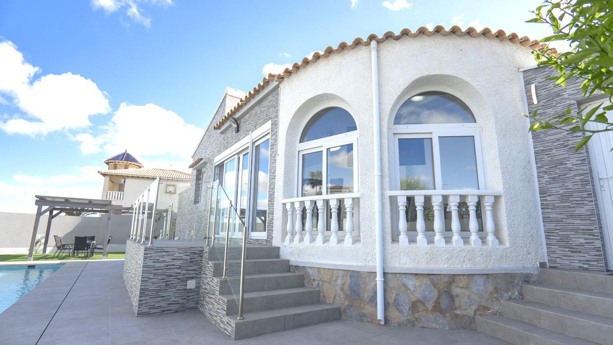 Modern Detached 4 Bed 3 Bath Villa With Private Pool Close To All Amenities Villamartin  Exterior photo