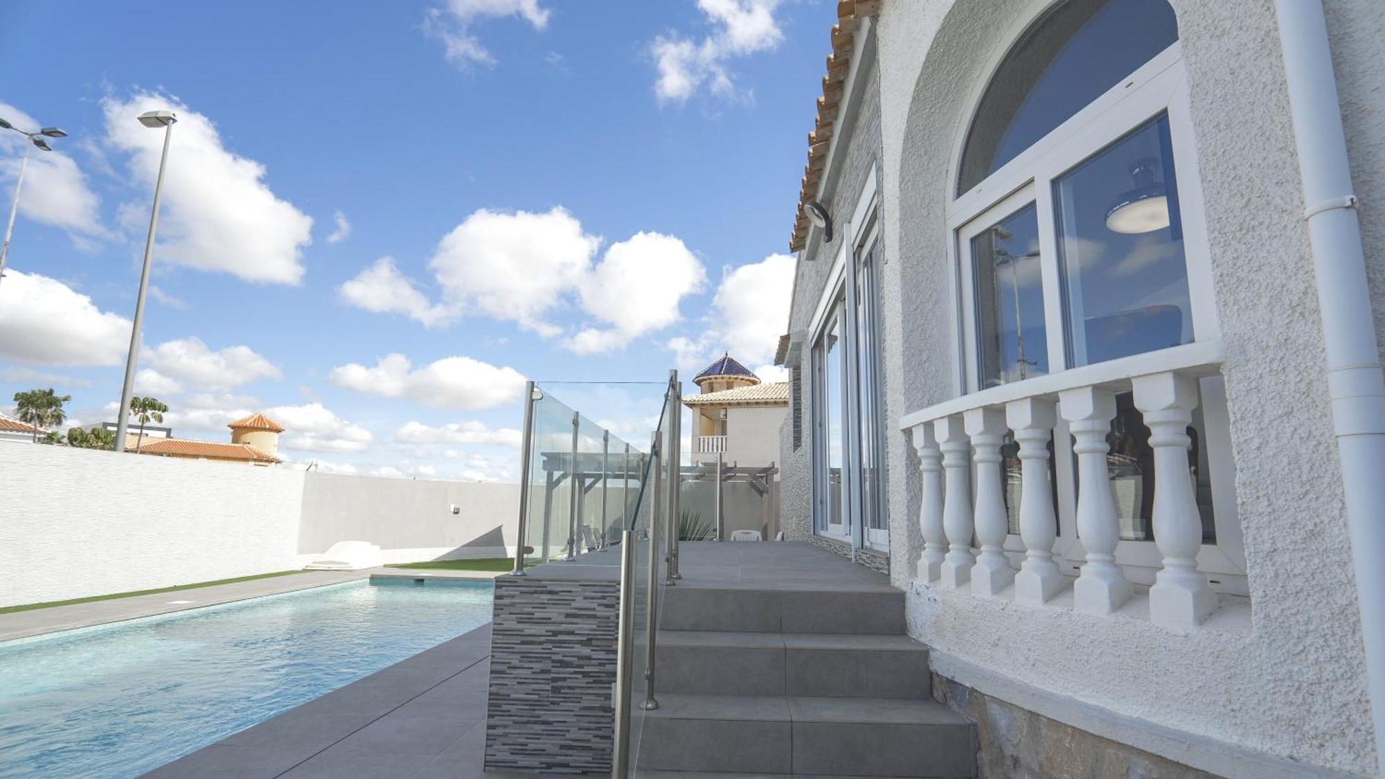 Modern Detached 4 Bed 3 Bath Villa With Private Pool Close To All Amenities Villamartin  Exterior photo