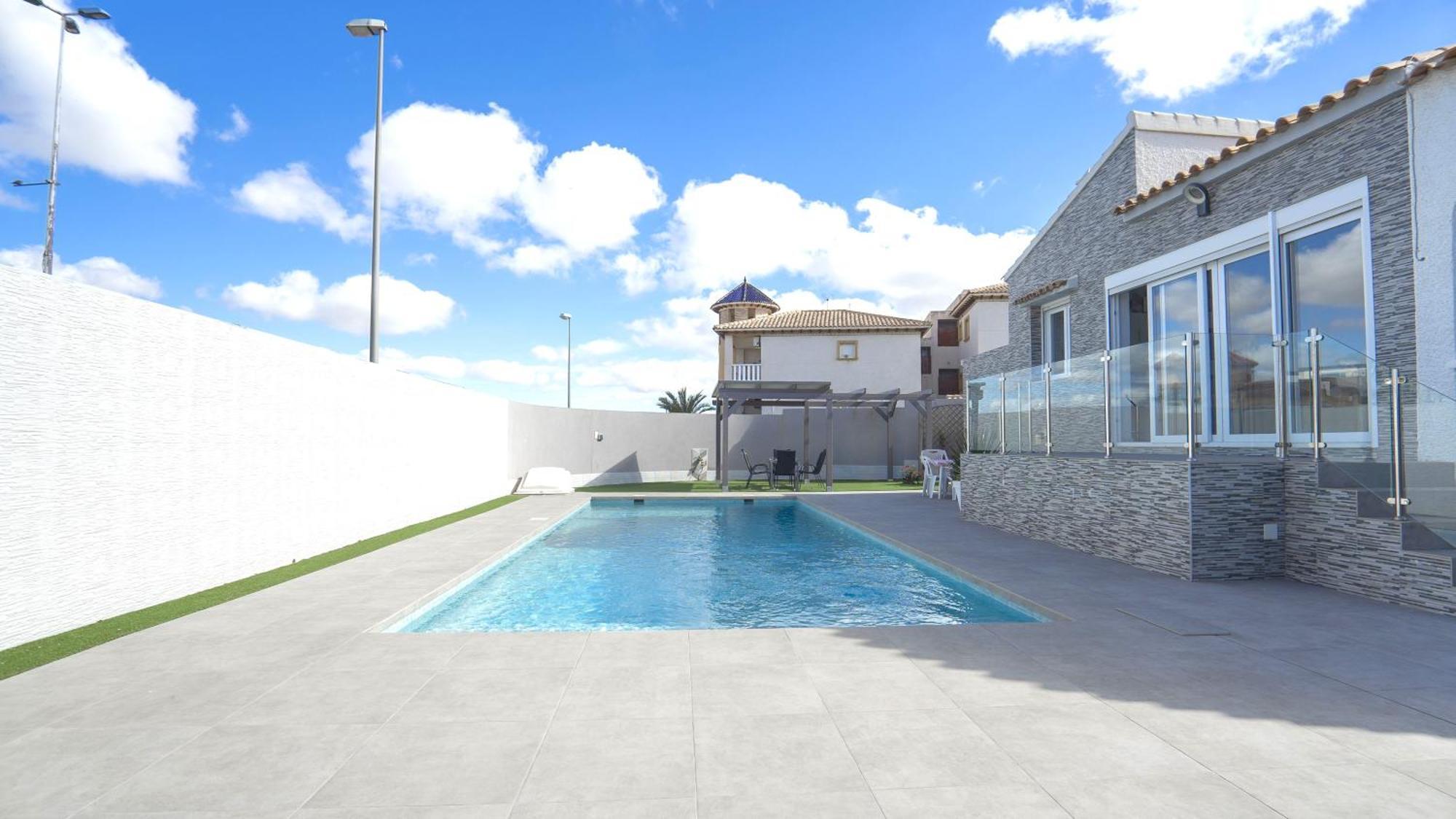 Modern Detached 4 Bed 3 Bath Villa With Private Pool Close To All Amenities Villamartin  Exterior photo